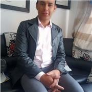 Profesor de natacion imparte clases a niños y jovenes con o sin conocimientos