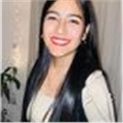 Profesora de inglés, imparte clases a niños de diferentes edades