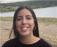 Profesora de matemáticas imparte clases a niños de todas las edades