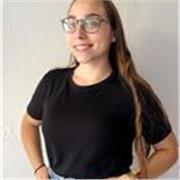 Enseñante apta para las edades de 3 a 12 años.