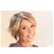 Laureata in Lettere impartisce lezioni di italiano e storia a bambini del primo ciclo e ragazzi del secondo ciclo