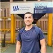 Un profesional en el área del deporte y entrenamiento deportivo. 