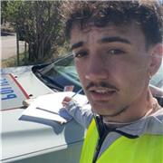 Jeune étudiant recherchant à aider des personnes dans le besoin !
