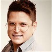 Profesor imparte clases de español