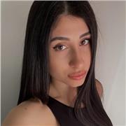 studentessa di lingue all’università Suor Orsola Benincasa, impartisce ripetizioni di inglese a studenti delle scuole medie e sup