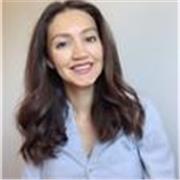 Profesora de inglés con 8 años de experiencia, especializada en conversación y exámenes PET FCE.