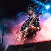 Musicista autodidatta con pregressa esperienza sia studio recording che live impartisce lezioni base di chitarra