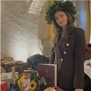 Laureanda in Filologia moderna, con laurea triennale in Lettere, percorso in Filosofia. Offro ripetizioni per le nozioni base della filosofia, quindi principalmente terzo e quarto anno di qualsiasi liceo