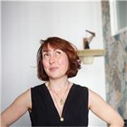 Laureata in costume designer,20 anni di esperienza, propone lezioni di storia della moda e design, in italiano e francese