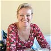 Soy profesora de primaria y secundaria en un colegio britanico enseñando historia y otras materias