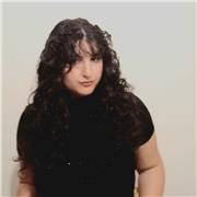 Studentessa di servizio sociale con media del 29.9 offre aiuto compiti e supporto al metodo di studio