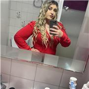 Profesora imparte clases particulares a niños/as de primaria