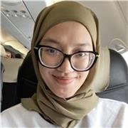 An English tutor with a degree in English Language and an experience as a Linguistics student in the UK.