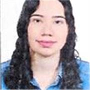 Estudiante imparte clases a los niños de primaria