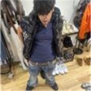 Advanced guitarist and math-rock producer teaching beginners to advanced players how to play guitar.