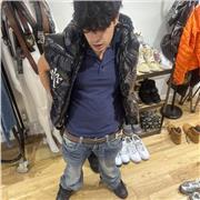 Advanced guitarist and math-rock producer teaching beginners to advanced players how to play guitar.