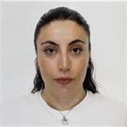 Me defino como una persona curiosa, con paciencia y recursos emocionales y organizada. Clases extras: castellano y catalán, música