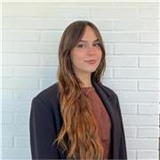 Estudiante de biomedicina con beca de expediente académico brillante imparte clases de biología para estudiantes de todas las edades y cursos académicos