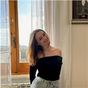 Studentessa universitaria offre aiuto compiti e babysitting per bambini dell’asilo ed elementari