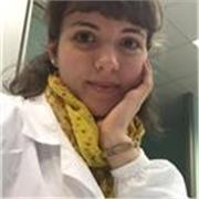 Laureata in Genetica e Biologia Molecolare impartisce lezioni di scienze, biologia, chimica e biochimica