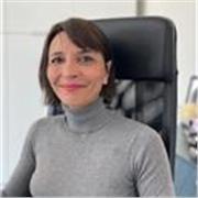 Professeur certifié donne des cours en ligne pour le primaire et le secondaire.