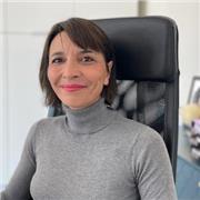 Professeur certifié donne des cours en ligne pour le primaire et le secondaire.