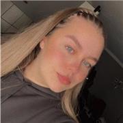 Profesora de 21 años para refuerzo escolar, superación de exámenes y comprensión del temario