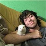 Estudiante de Ingeniería Biomédica imparte clases de física y química y matemáticas