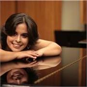 Profesora de Canto Lírico y Popular con experiencia en niños y adultos