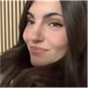 Mi nombre es Alba Salas, tengo 21 años y actualmente estoy cursando tercer curso del grado de Educación Primaria en la Universidad