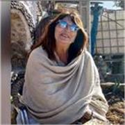 profesora titulada de Inglés y Castellano con mas de 20 años de experiencia. Mis clases son amenas. Todas las edades. 