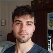 Estudiante de periodismo da clases de Historia