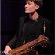 Musicista e maestro di saxofono impartisce lezioni di sax, teoria, solfeggio e improvvisazione (anche in presenza)