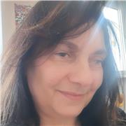 Ciao:) Ho vissuto in Inghilterra 7 anni e sono laureata in inglese, che insegno da anni a varie età. Come posso aiutarti?