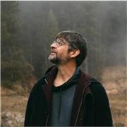 Fotógrafo freelance con Máster en Grisart y experiencia como docente imparte clases de fotografía online y presencial en Barcelona