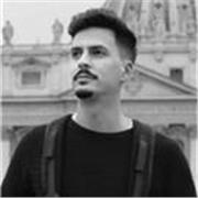 Experto en Historia del Arte y Gestión de Museos. Clases dinámicas con rigor académico y 3 años de experiencia como profesor.