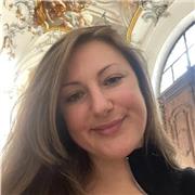 Native English Tutor with 6 years experience guiding junior interior designers.