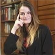 Laureata in Marketing, pubblicità e comunicazione d’impresa, impartisce lezioni in SEO posizionamento siti, tecniche della promozione, marketing