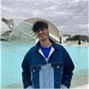 Profesor de Inglés imparte clases a niños jóvenes y adultos. De nivel intermedio