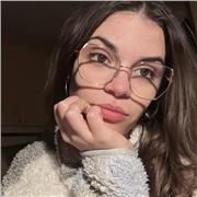 Me gustaría dar clase a niños y niñas de primaria, me gusta resolver dudas y ayudar a éstos. Me considero una persona risueña