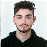 Profesor de ingles muy humano y cercano con el que aprender inglés no te resultará súper tedioso.