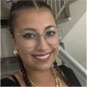 Studentessa impartisce lezioni di matematica