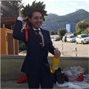 Laureato e con precedenti esperienze di insegnamento per bambini e ragazzi di scuole medie e superiori in vari tipi di materie