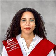 Ingeniera Química con conocimientos de física, matemáticas y química.