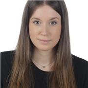 Profesora de primaria en Granada, Andalucía. Titulada en Administración y Dirección de Empresas.