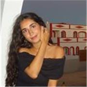 Profesora titulada en Infantil y Primaria imparte clases tanto presenciales como online