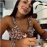 Diplomata in liceo classico, laureata in Scienze biologiche impartisce ripetizioni in Biologia