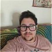 Chico joven especializado en Geografía y en historia