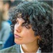 Laureata in comunicazione con formazione superiore in arti figurative, offre aiuto in materie umanistiche e tecniche artistiche.