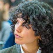 Laureata in comunicazione con formazione superiore in arti figurative, offre aiuto in materie umanistiche e tecniche artistiche.